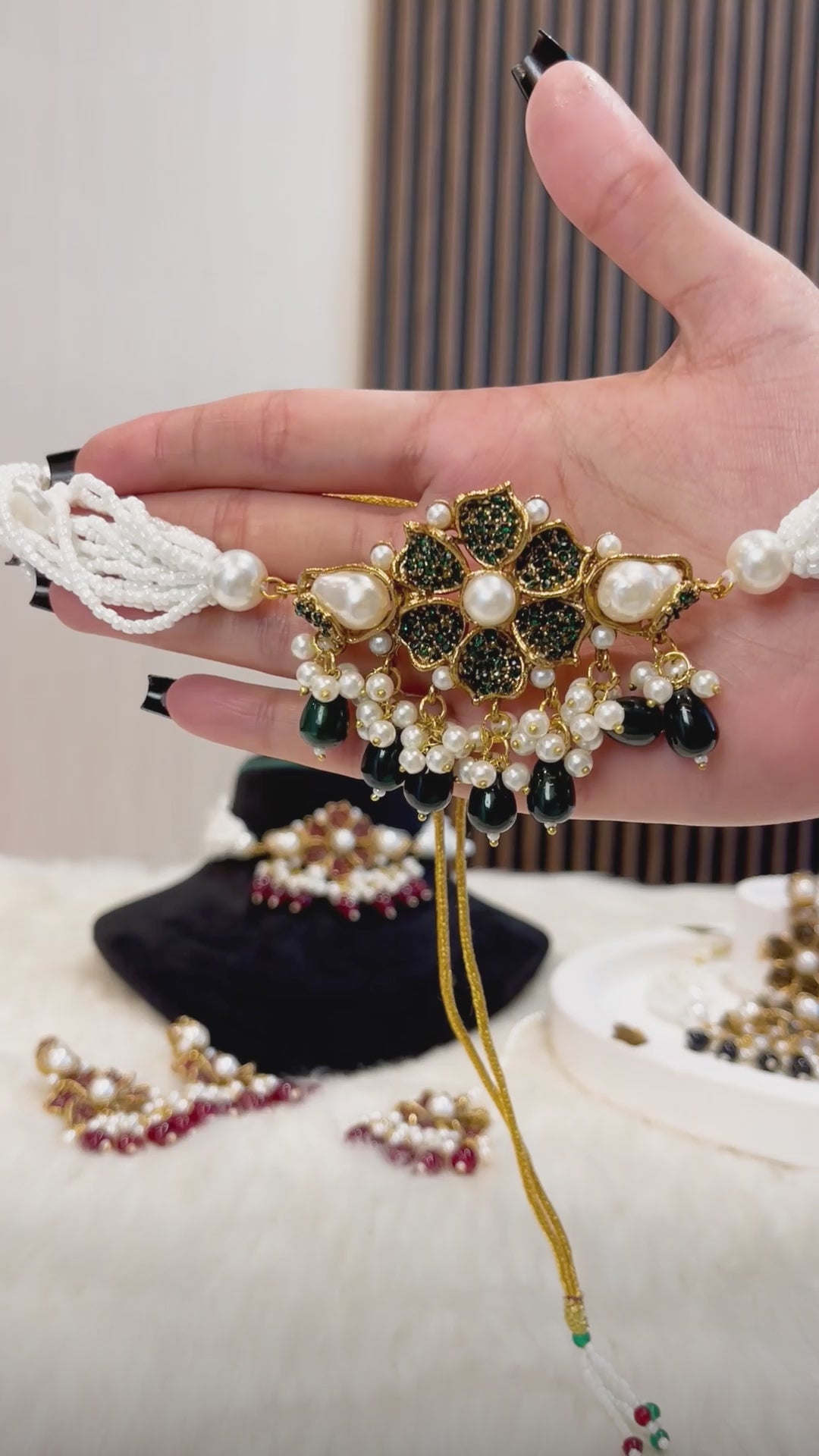 The Pearl Crown ChokerSet with Tika
