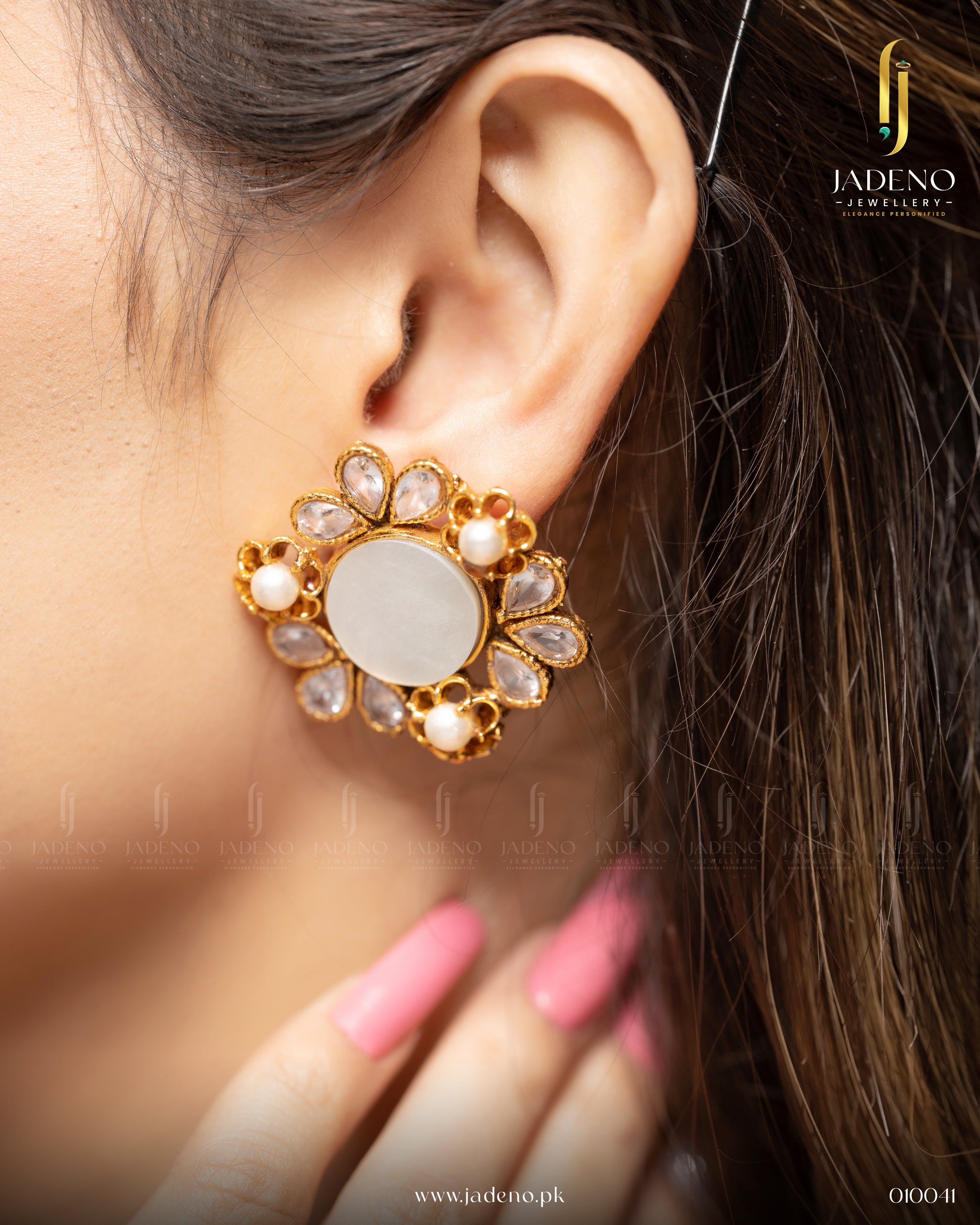 Buy Mother of pearl studs Online in Pakistan | Jadeno.pk