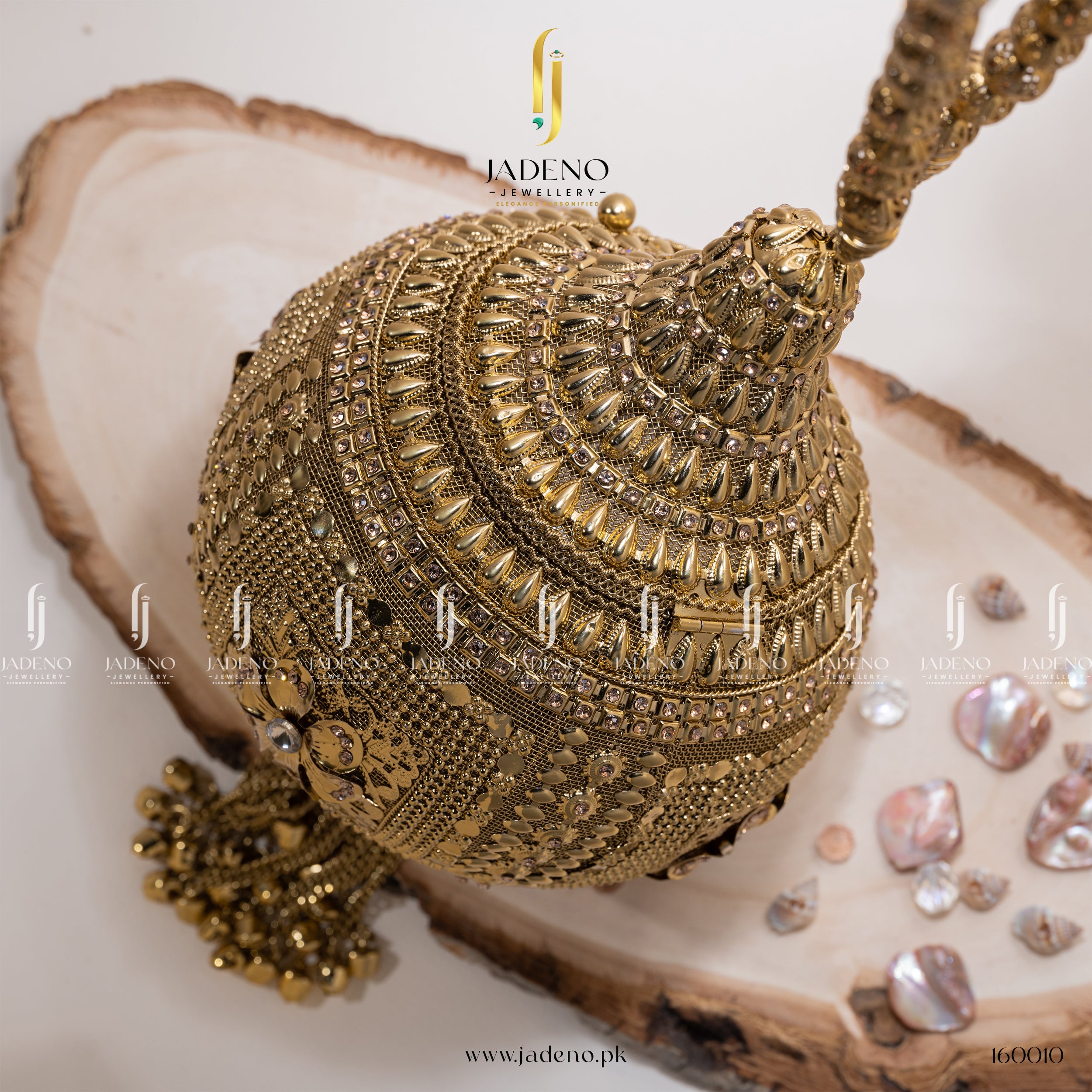 Bold Rajwadi Antique Round Clutch